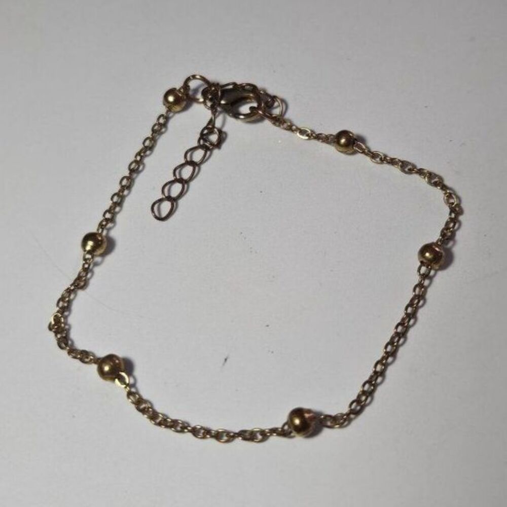 Gold tone ball bracelet 7.5-9" dainty